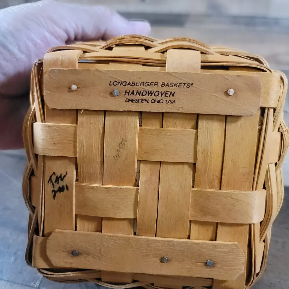 Longaberger 2001 All American Strawberry Basket with Liner & Protector